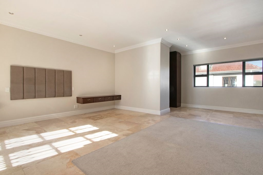 5 Bedroom Property for Sale in Rondebosch Western Cape